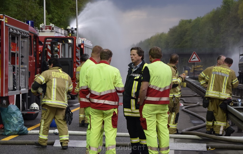 VU Gefahrgut LKW umgestuerzt A 4 Rich Koeln Hoehe AS Gummersbach P127.JPG - Miklos Laubert